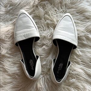 🩰WHITE POINTED TOE FLATS🥿